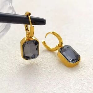 BLUE SAPPHIRE GLASS GOLD TONE FASHION EARRINGS. GORGEOUS Hoop Lock.